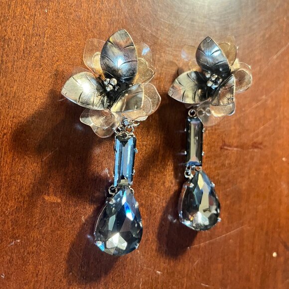 Tory Burch Floral Tear Drop Clip On Earrings - Picture 2 of 9